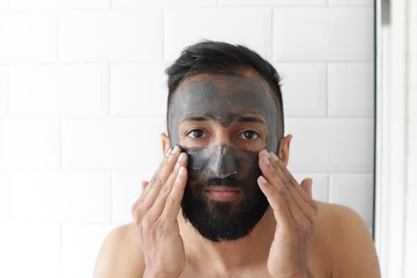 Black Mask и скрабирование с лёгким массажем лица